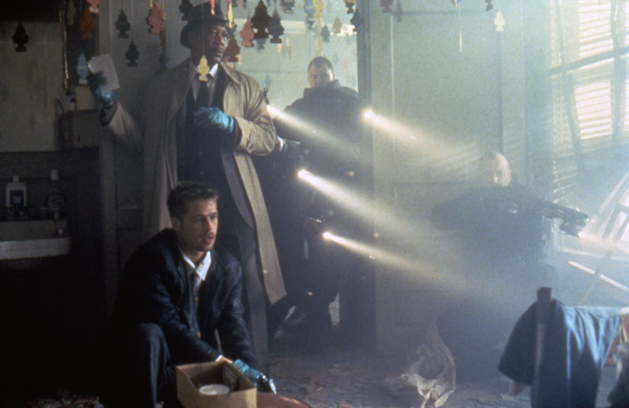 Brad Pitt and Morgan Freeman on the set of "Se7en," directed by David Fincer in 1995 | Source: Getty Images 19
