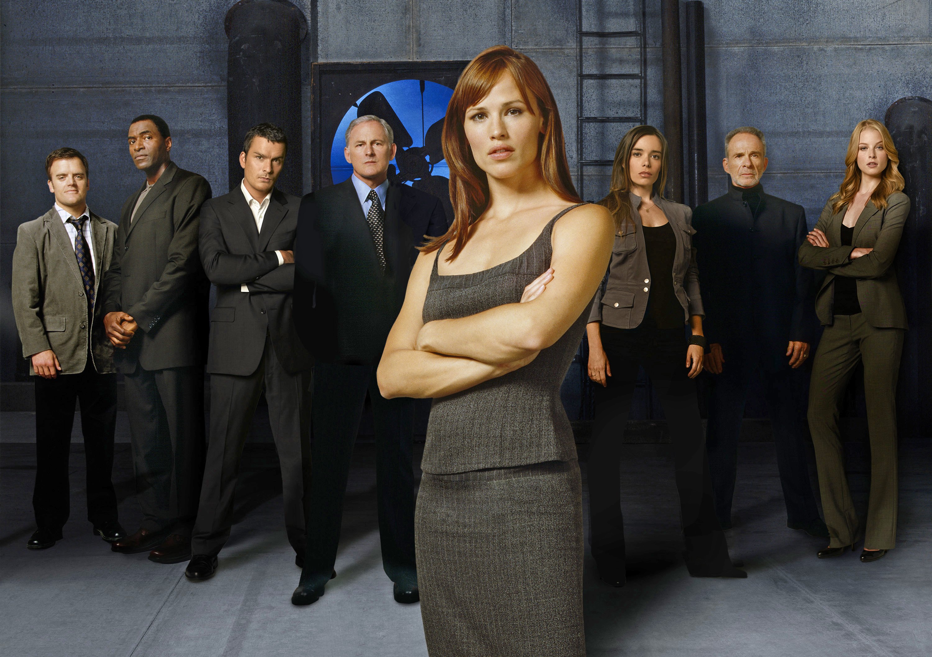 Jennifer Garner with the cast of "Alias" | Source: Getty Images